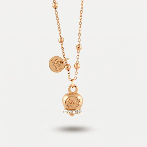 Collana in Metallo con campanella portafortuna pendente impreziosita da cristalli bianchi e scirtta Capri a rilievo - BYSIMON gioielli
