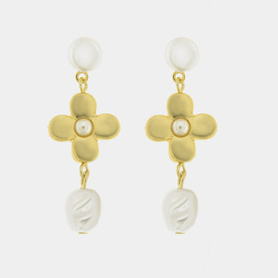 Metal flower earrings with pearls