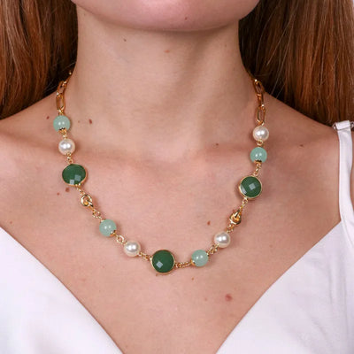 Collana in Metallo con catenine e cristalli e perle verdi