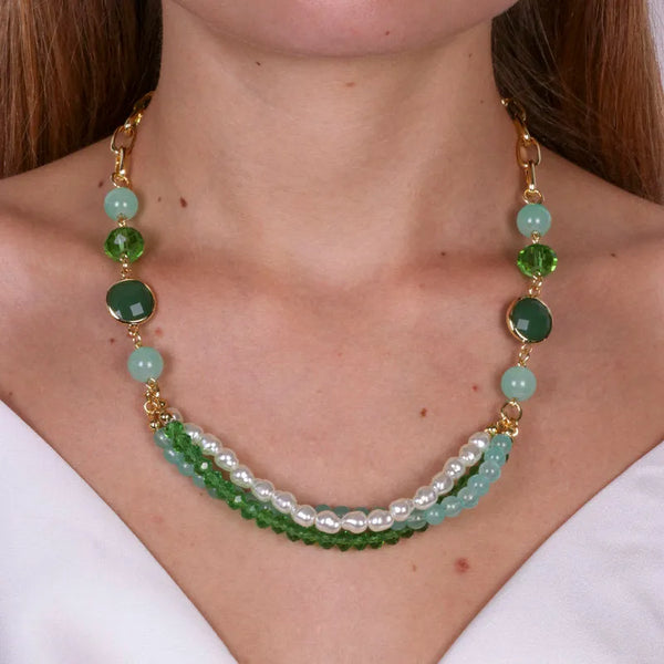 Collana in Metallo con perle verdi e multfilo pendente