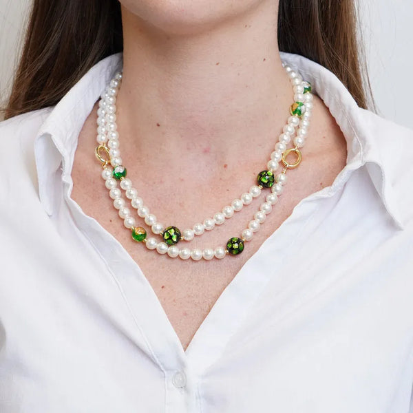 Collana in Metallo con doppio giro di perle e cristalli verdi - BYSIMON gioielli