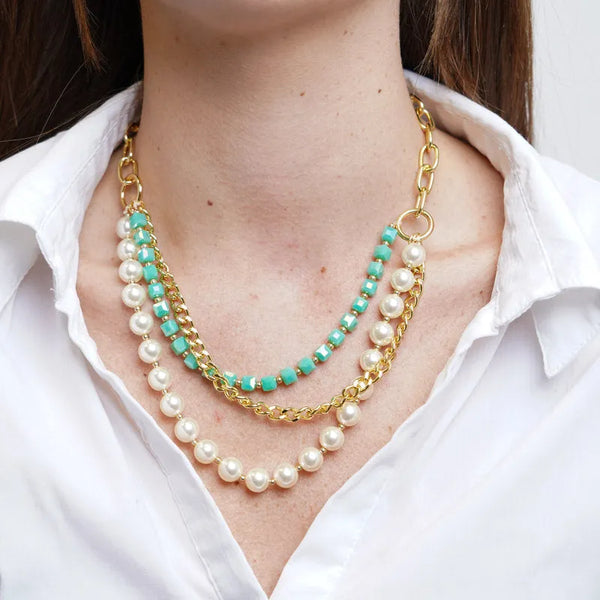 Collana in Metallo mutlifilo con cristalli verdi, perle e catene - BYSIMON gioielli