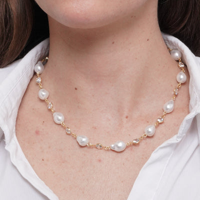 Metal Necklace with Large Pearls
