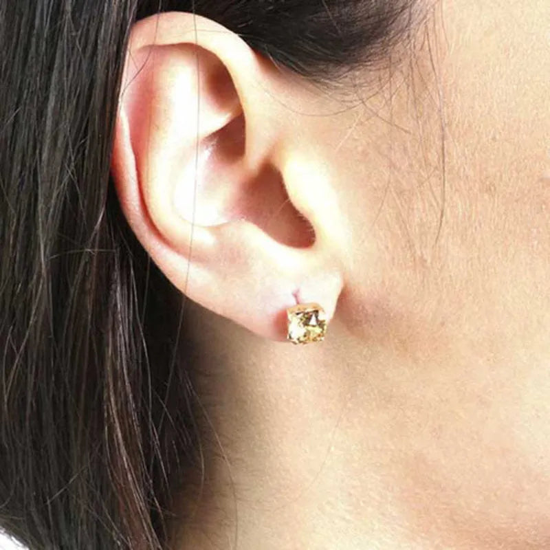 Orecchini in Argento 925 punto luce a lobo con cristallo ambra