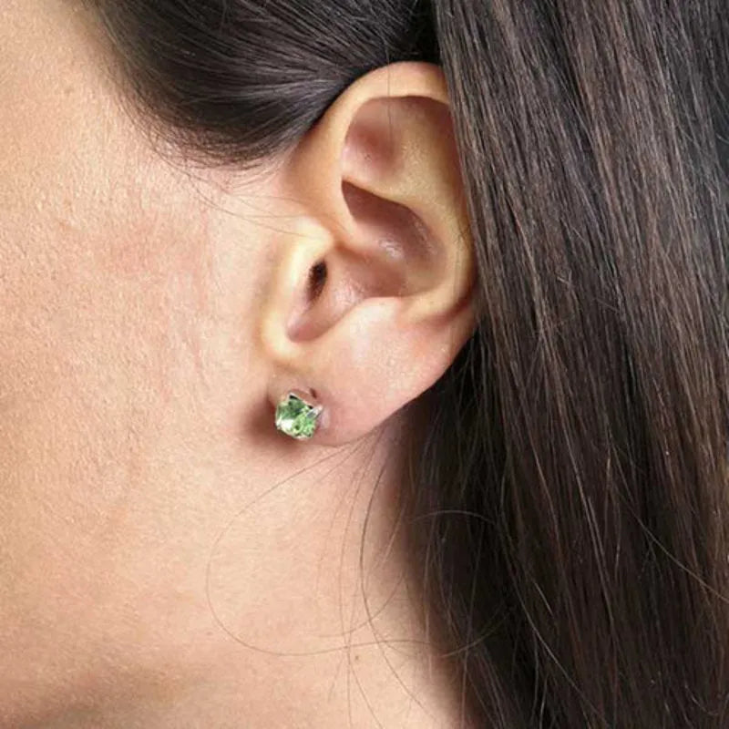 Orecchini in Argento 925 punto luce a lobo con cristallo verde