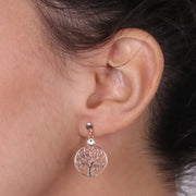 Orecchini in Argento 925 con alberi della vita a rami arricciati e punto luce di cristallo bianco.