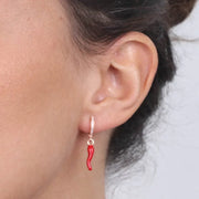 Orecchini in Argento 925 a cerchietto con corno in smalto rosso pendente