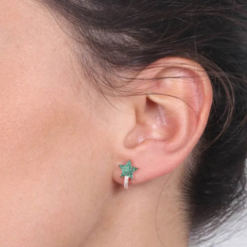 Orecchini in Argento 925 cerchietti a lobo, con stella pavè di zirconi verdi su base brunita