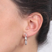 Orecchini in Argento 925 cerchio ondulato impreziosito da zirconi bianchi