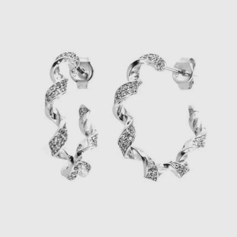 Orecchini in Argento 925 cerchio ondulato impreziosito da zirconi bianchi