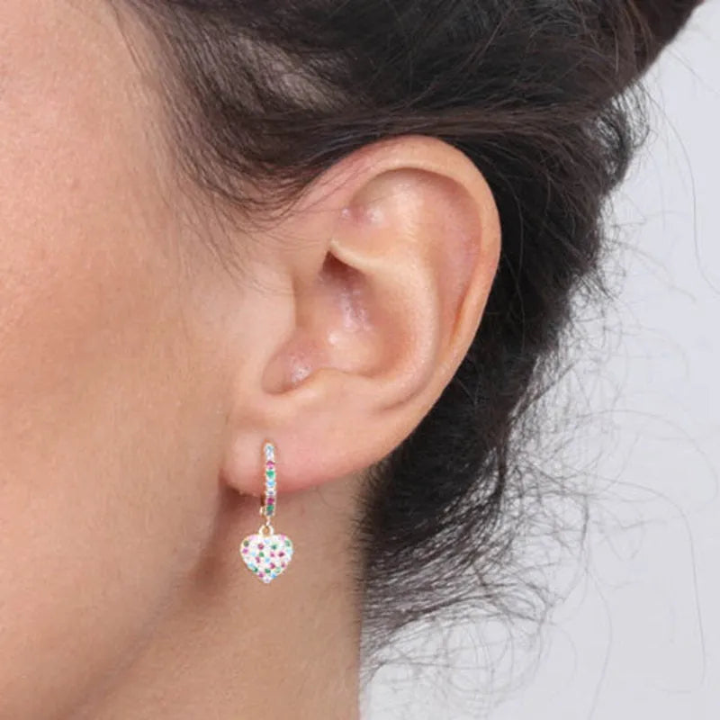 Orecchini in Argento 925 cerchietto con cuore pendente, arricchito da zirconi multicolore