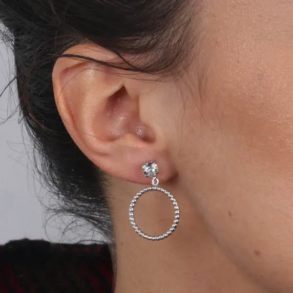 Orecchini in Argento 925 con punto luce bianco a lobo e cerchio puntellato pendente