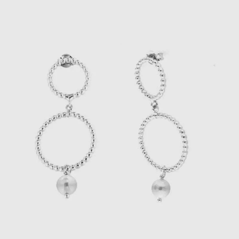 Orecchini in Argento 925 con cerchi puntellati pendenti e perla finale