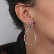 Orecchini in Argento 925 con doppi cerchi puntellati e cristallo azzurro centrale