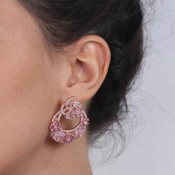 Orecchini in Argento 925 a cerchio pendente con fiori di zirconi dalle sfumature rosa e bianco
