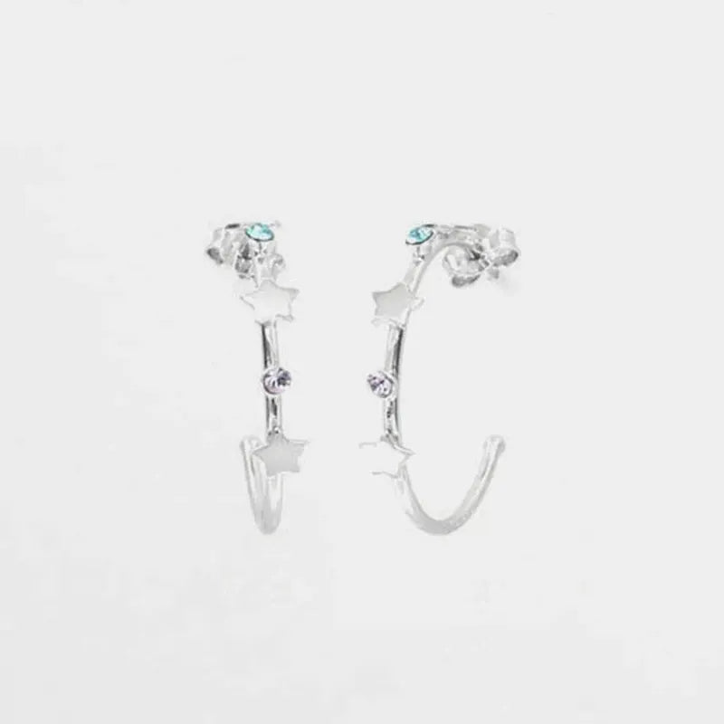 Orecchini in Argento 925 semicerchio con stelle impreziosito da cristalli colorati.