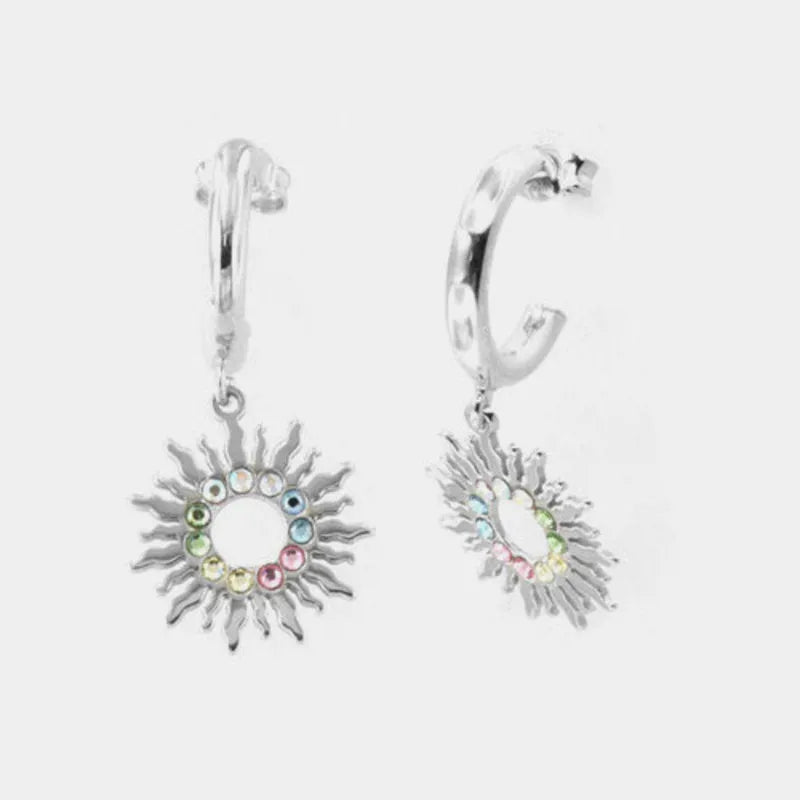Orecchini in Argento 925 cerchietti con pendenti a forma di sole impreziositi da giro di cristalli multicolore.