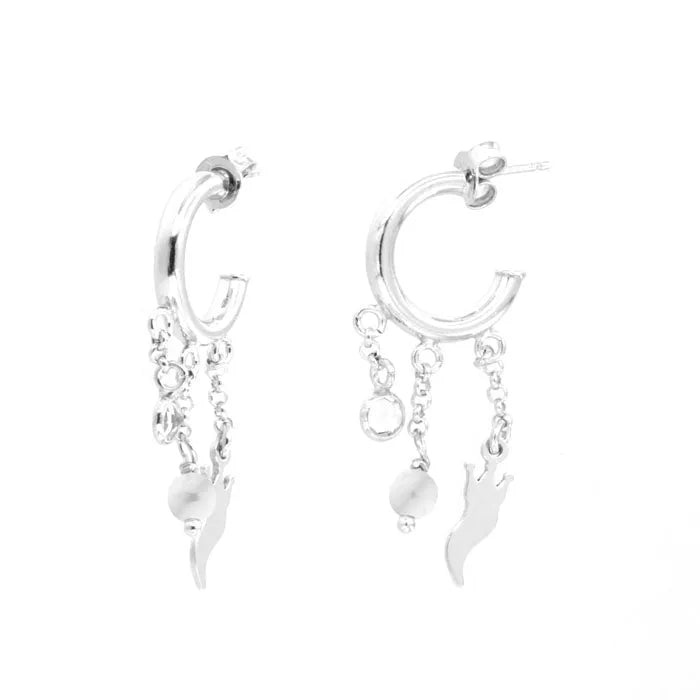Orecchini in Argento 925 cerchietti con cascatina di charms. Corno portafortuna, perle di acqua dolce e cristalli.