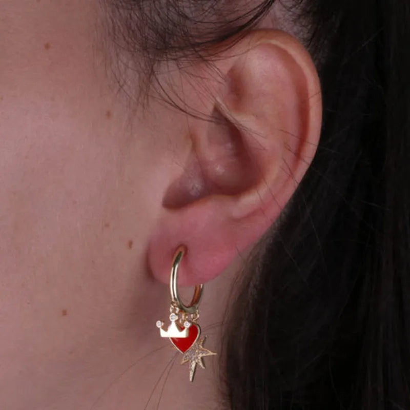 Orecchini in Argento 925 cerchietti con cuori rossi smaltati, corone, rosa dei venti a zirconi bianchi