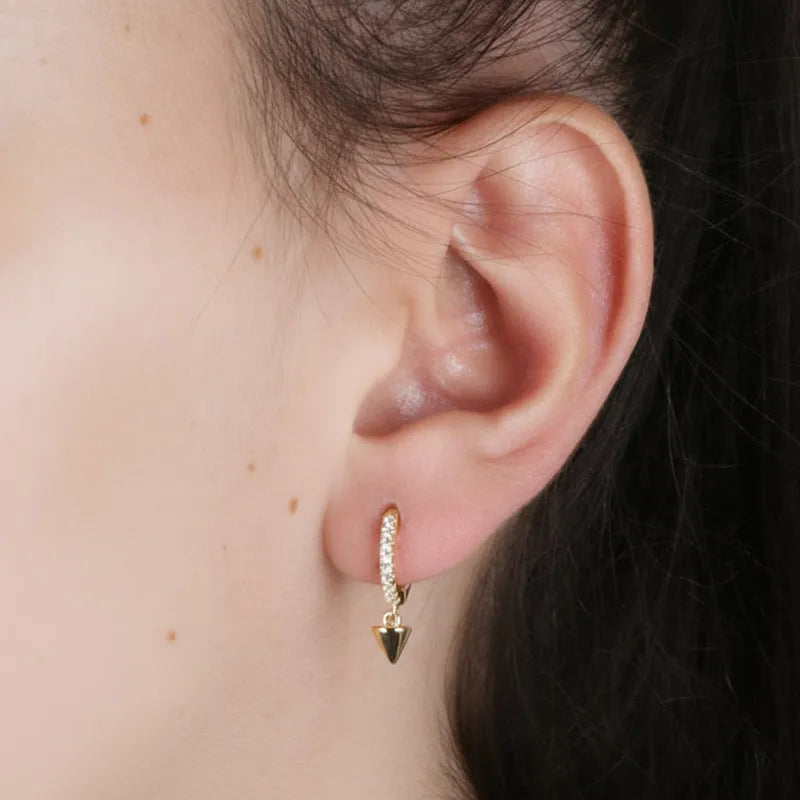 Orecchini in Argento 925 cerchietti con coni e cubic zirconi bianchi
