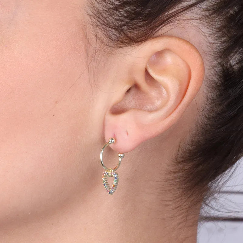 Orecchini in Argento 925 cerchietto con cuore pendente forato, impreziosito da zirconi multicolore