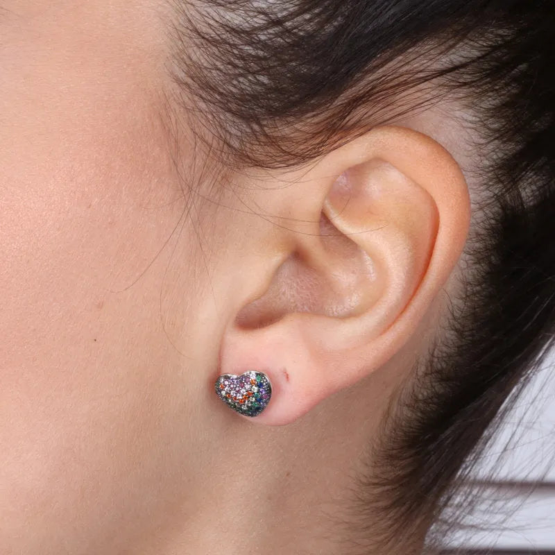 Orecchini in Argento 925 cuori a lobo pave di zirconi multicolore su base brunita Collezione Barcellona - BYSIMON gioielli