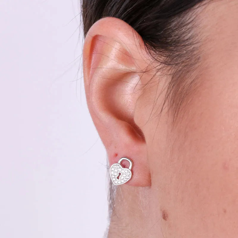 Orecchini in Argento 925 con lucchetto a forma di cuore impreziosito da zirconi bianchi Collezione Barcellona - BYSIMON gioielli