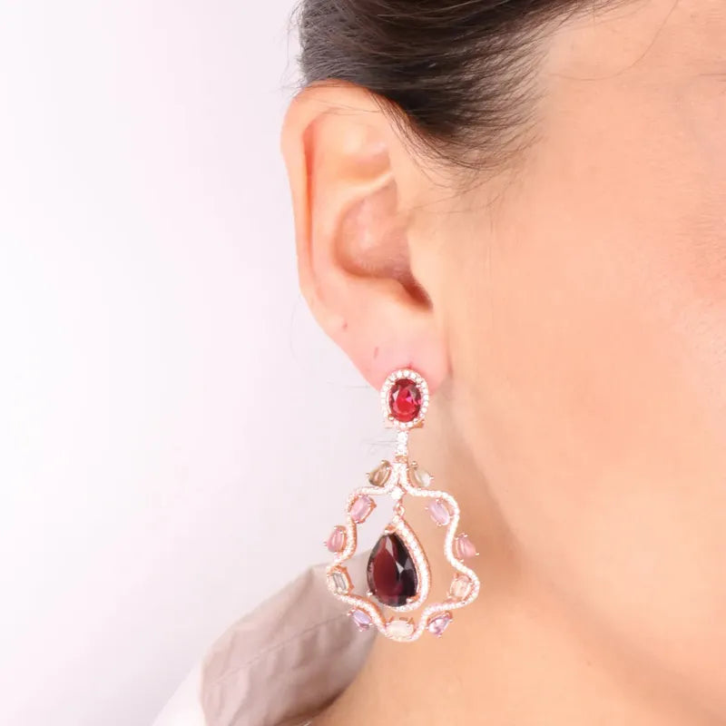 Orecchini in Argento 925 a goccia con zircone centrale effetto porpora e ornato da zirconi multicolor