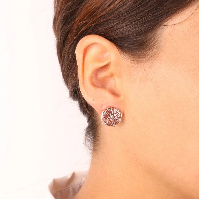 Orecchini in Argento 925 a forma di rosa dei venti con cristallo centrale bianco Collezione Novecento - BYSIMON gioielli