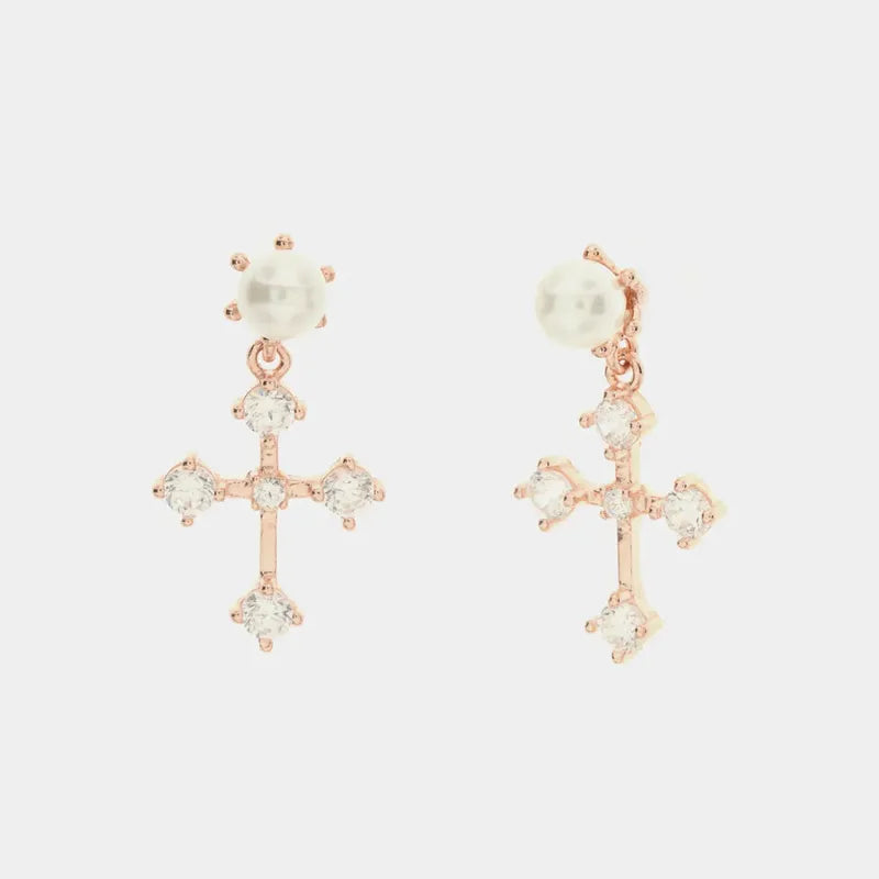 Orecchini in Argento 925 con perle e pendente a forma di croce impreziositi da cristalli bianchi