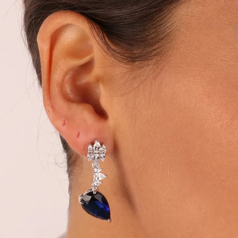 Orecchini in Argento 925 impreziositi da zirconi bianchi con zircone blu pendente a goccia