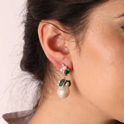 Orecchini in Argento 925 a fiore con zirconi verdi e bianchi e perle