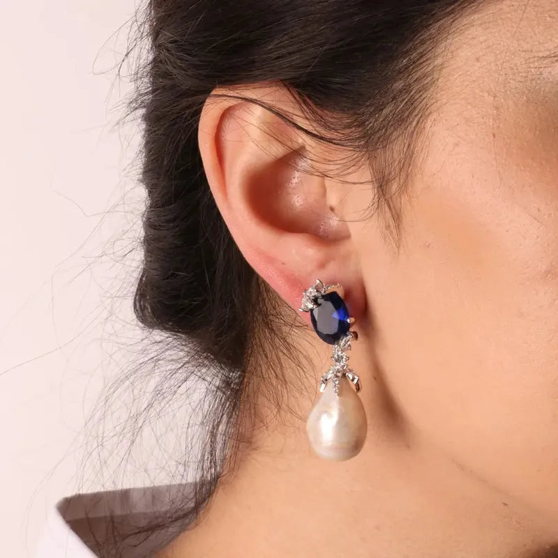 Orecchini in Argento 925 con zircone color topazio impreziosito da zirconi bianchi e perle pendenti