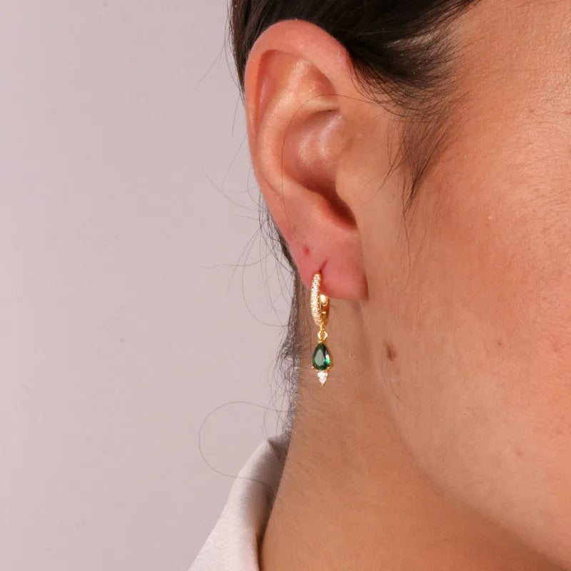 Orecchini in Argento 925 a cerchietto impreziosito da zirconi bianchi e zircone verde smeraldo pendente