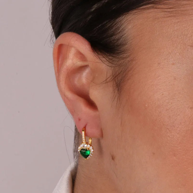Orecchini in Argento 925 con punto luce a cuore verde impreziosito da zirconi bianchi - BYSIMON gioielli