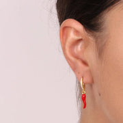 Orecchini in Argento 925 a cerchietto con corno in smalto rosso pendente