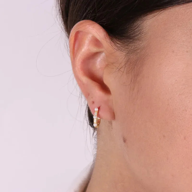 Orecchini in Argento 925 a cerchio con zirconi e perle