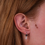 Orecchini in Argento 925 cerchietti con fiore e puntoluce pendente