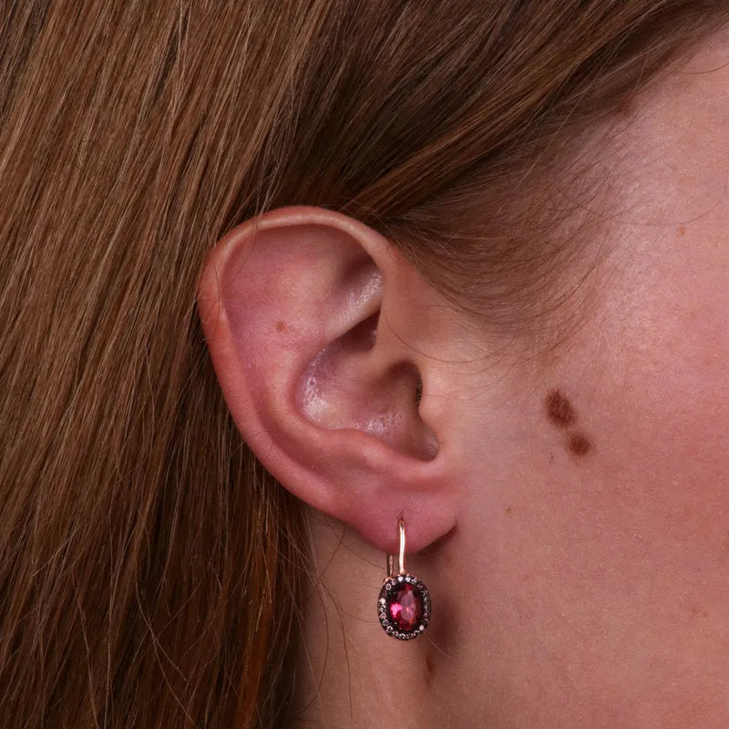 Orecchini in Argento 925 con cerchio e zircone rosso Collezione Novecento - BYSIMON gioielli