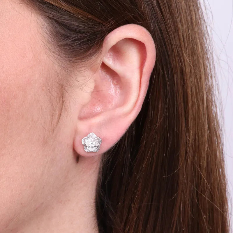 Orecchini in Argento 925 fiore zirconato a lobo