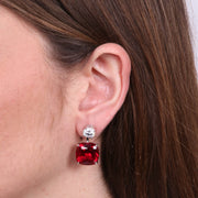 Orecchini in Argento 925 quadrato con zircone rosso e punto luce a lobo