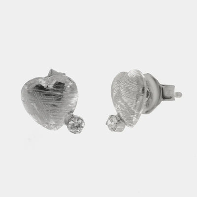 Orecchini in Argento 925 a lobo con cuore graffiato e punto luce