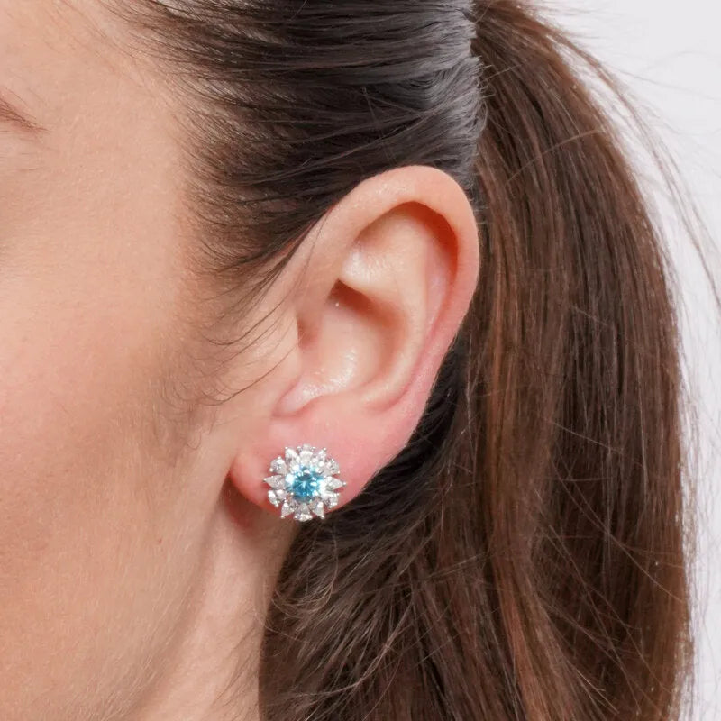 Orecchini in Argento 925 fiore zirconato con punto luce azzurro