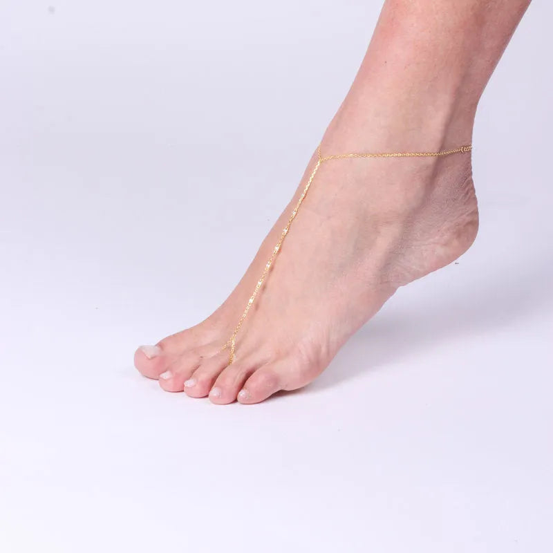 Silver anklet with transparent zircons
