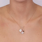 Collana in Argento 925 con fiori di madreperla con zirconi bianchi e foglie di zirconi smeraldo e champagne