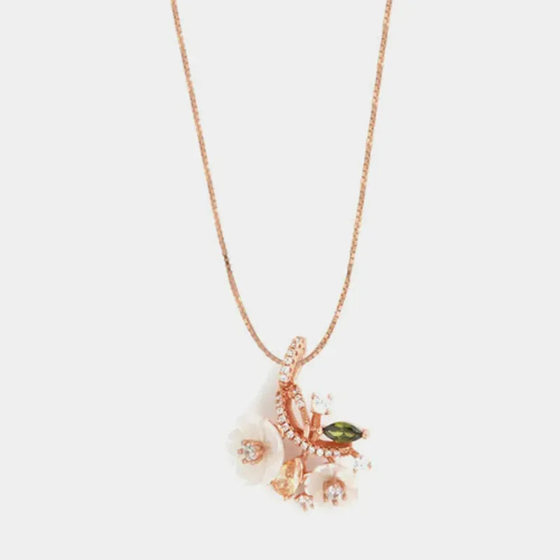 Collana in Argento 925 con fiori di madreperla con zirconi bianchi e foglie di zirconi smeraldo e champagne