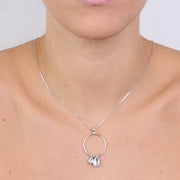Collana in Argento 925 pendente cerchio e conchiglie a zirconi bianchi