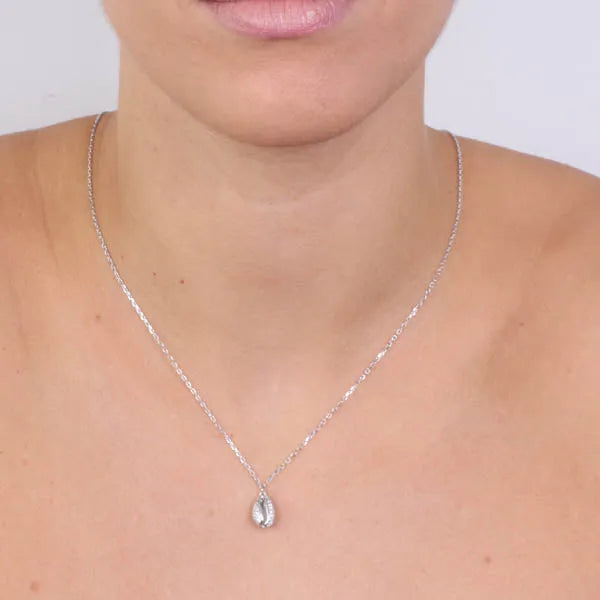 Collana in Argento 925 con conchiglia pendente a zirconi bianchi