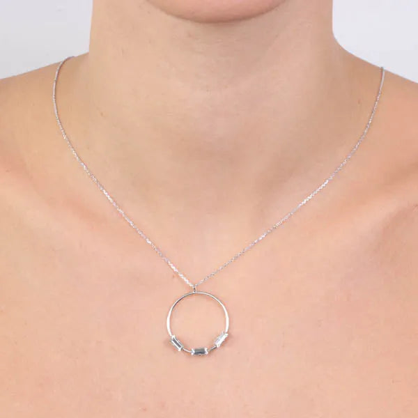 Collana in Argento 925 con cerchio pendente impreziosito da cristalli bianchi