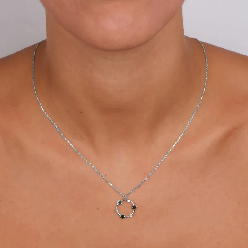 Collana in Argento 925 con pendente a giro alternato di stelle e cristalli multicolore.